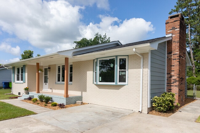 Building Photo - 208 Forestview Dr Rental