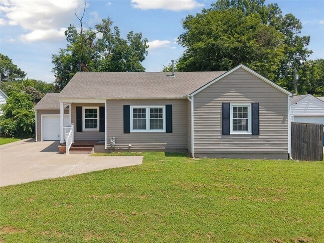 Building Photo - 1417 S Quebec Ave