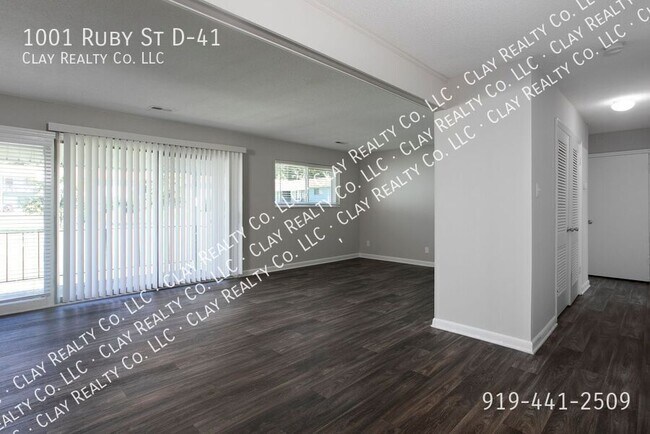 Photo - 1001 Ruby St