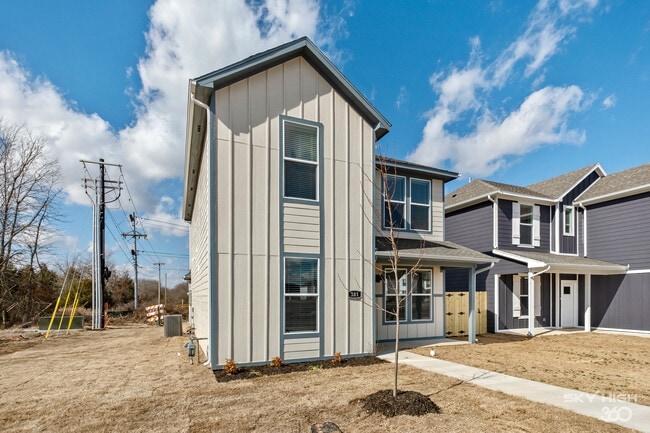 Photo - 301 S Neon Ave