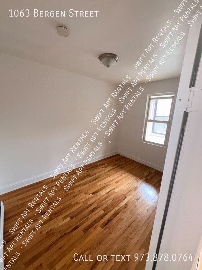 1063 Bergen St
