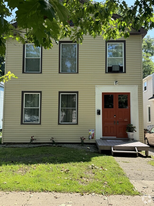 Building Photo - 144 W Seneca St Unit 144 West Seneca-upper Rental