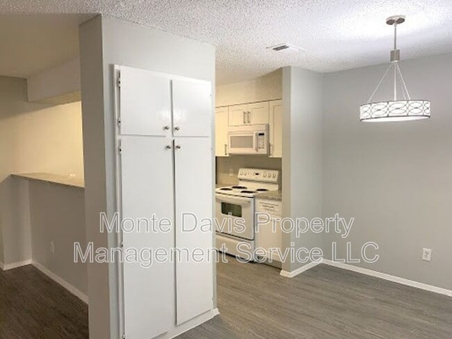 Photo - 11800 Alpheus Ave Unit B