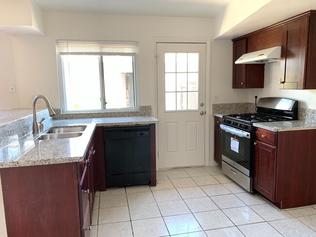Photo - 3 Bedrooms, 2.5 Bath Townhome for Lease in Ontario with Water & Trash Included