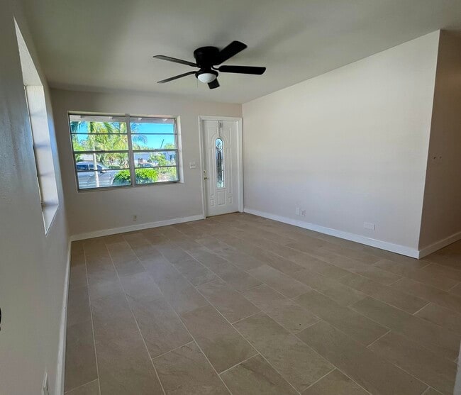 Photo - 725 W 9th St