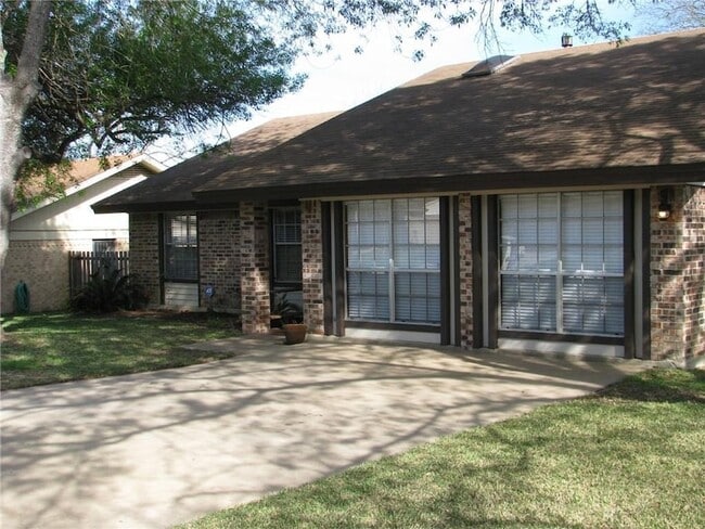 Building Photo - 6509 Skycrest Dr