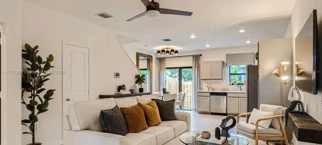 Photo - 322 NE 1st Ave