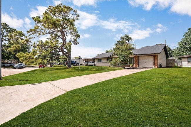 Photo - 5831 Burr Oak Dr