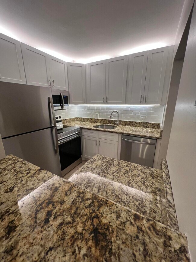 Building Photo - 31 Westbury E Unit 31