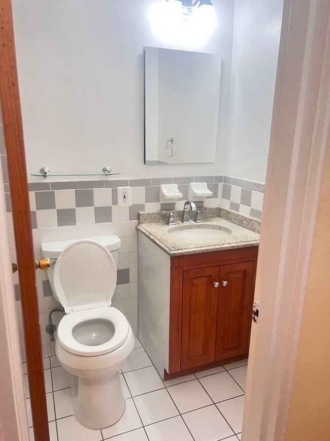 Photo - 1349 E 84th St