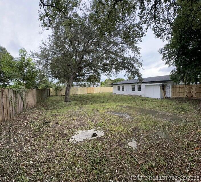 Photo - 402 NE Armory Cir