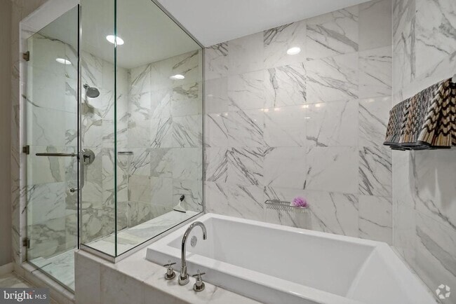 Building Photo - 1414 S Penn Square Unit 22B Rental