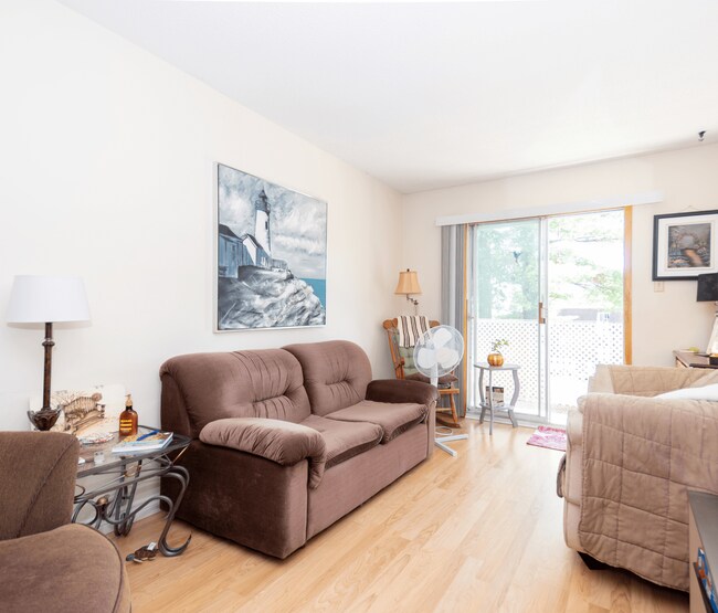 Photo - 75 Greenfields Drive