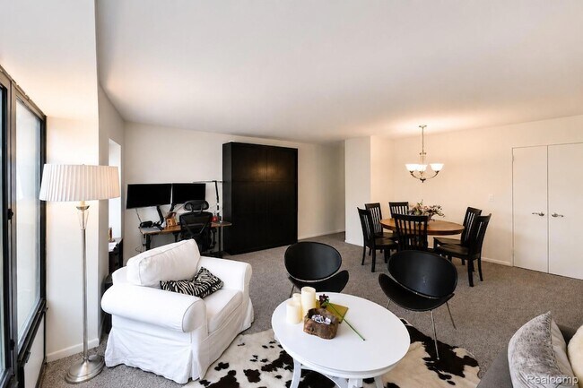 Photo - 5000 Town Center Unit 307