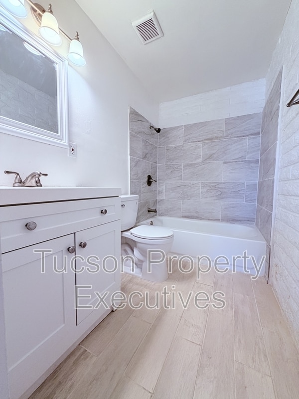 Photo - 319 E Blacklidge Dr