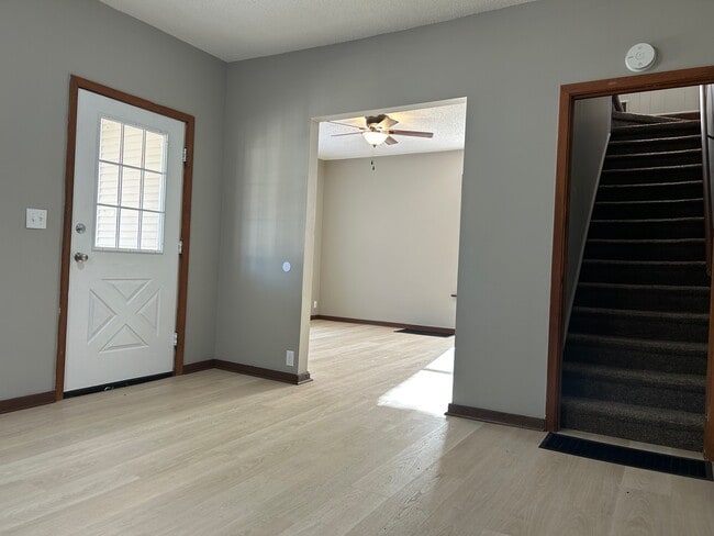 Photo - 415 E 7th St