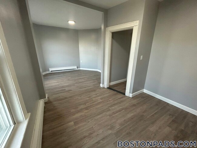 Building Photo - 478 Saratoga St Rental