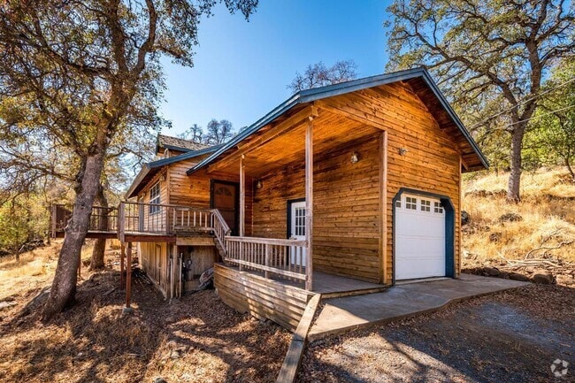 Building Photo - Private setting in the country Rental