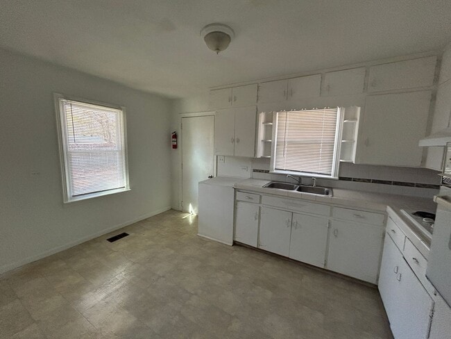 Photo - 4296 Pineview Dr Unit 4296-A