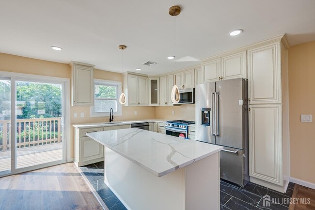 134 Frank St