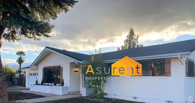 Building Photo - Lovely Remodeled Fully Furnished Rental Av...