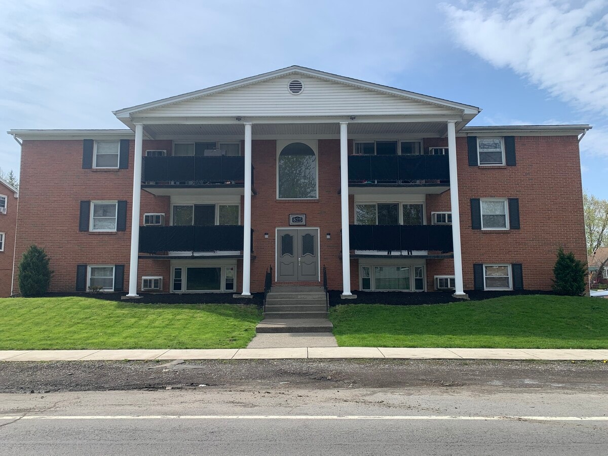 Center Road Apartments - Center Road Apartments