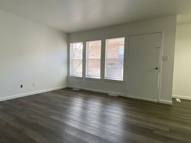 Building Photo - 513 W 5th St Unit 515 West 5th Street