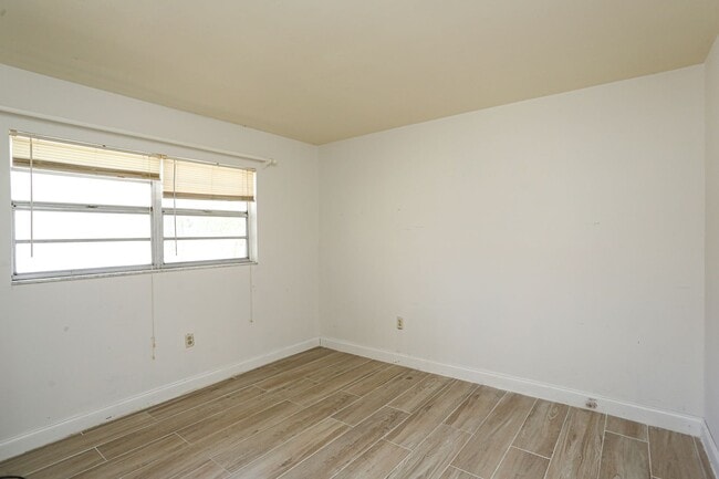 Photo - 1095 San Remo Ave