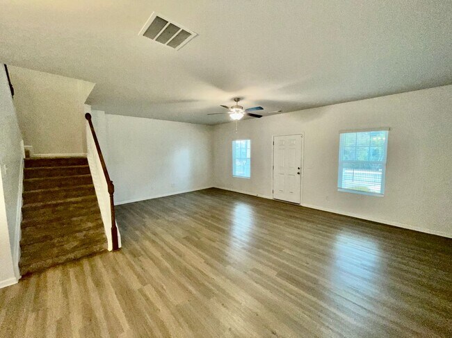 Photo - 525 Ruths Dr