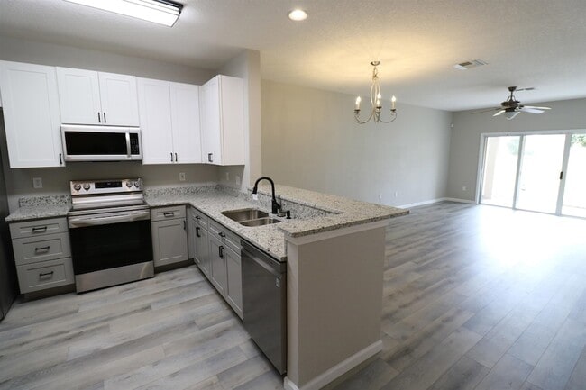 Photo - 221 Wooded Crossing Cir