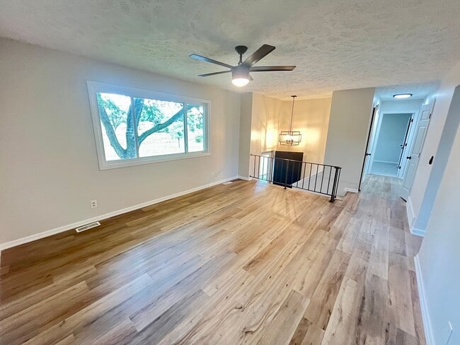 Building Photo - Move-In Ready Home with Stylish Upgrades i...