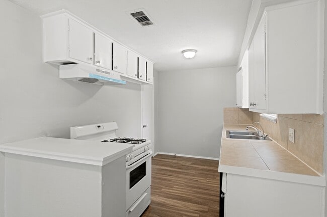 Photo - 408 Grantham Rd