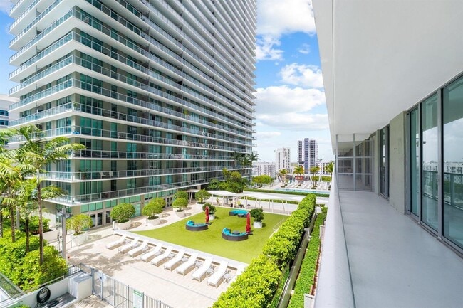 Photo - 1111 SW 1st Ave Rental