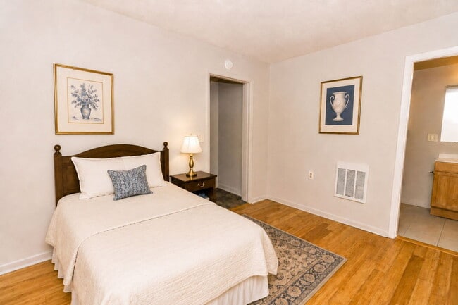 Photo - 5345 Lazard St