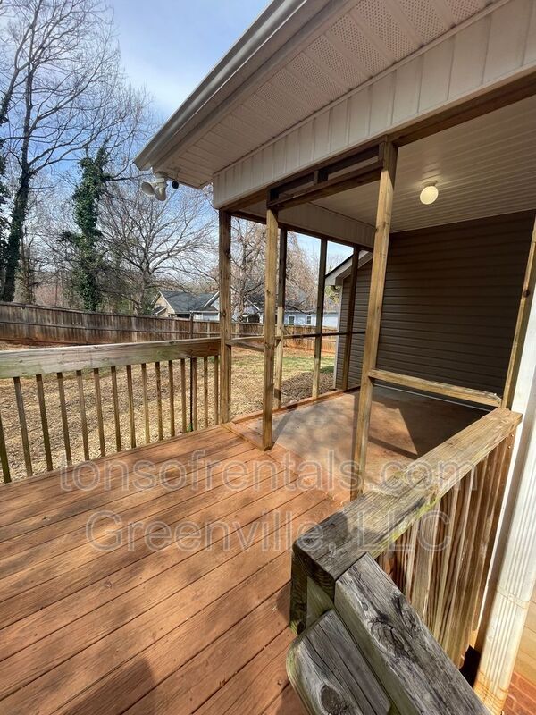 Photo - 305 Scott St