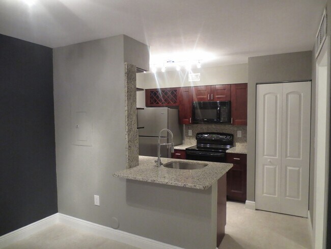 Photo - 2810 N Oakland Forest Dr Condo Unit 113