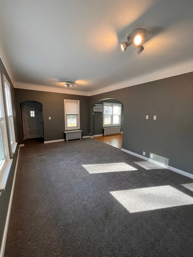 Photo - 5247 Geneva Ave N