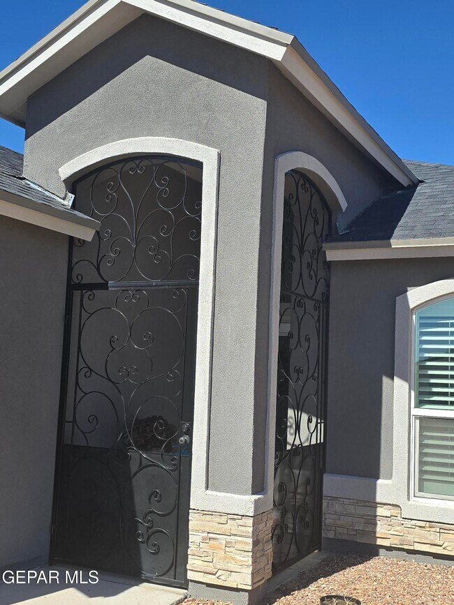 Photo - 13929 Garforth Ave