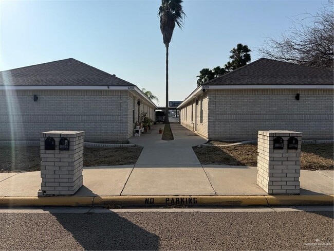 Building Photo - 10 Umbel St Unit C