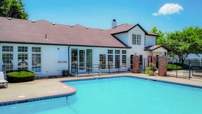 The Louis Overland Park - The Louis Overland Park Townhomes
