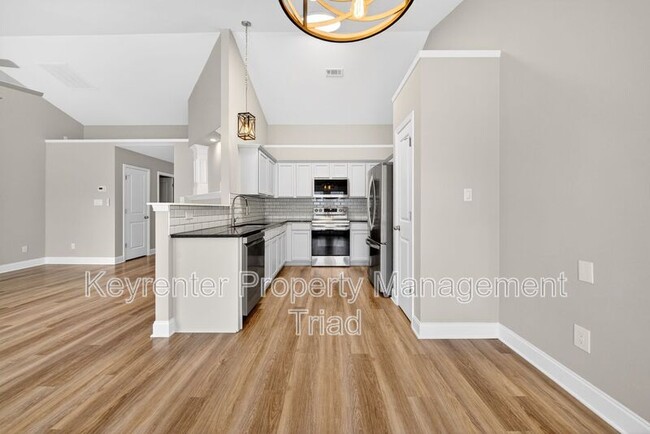 Photo - 1153 Hawick Dr