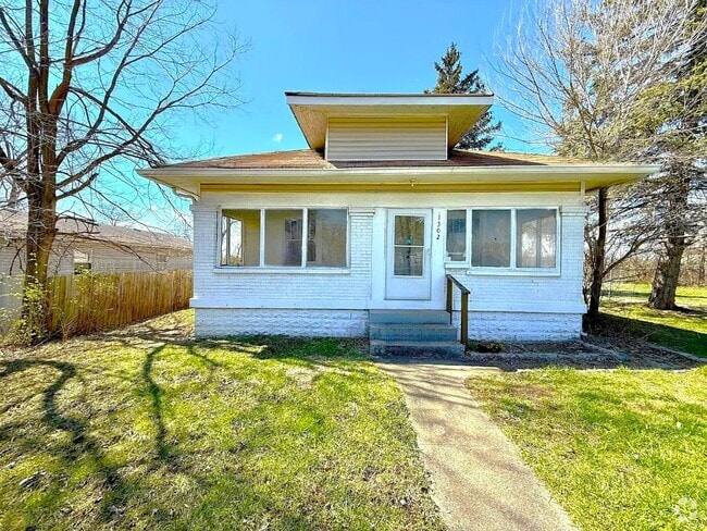 Building Photo - 1302 Lindley Ave Rental