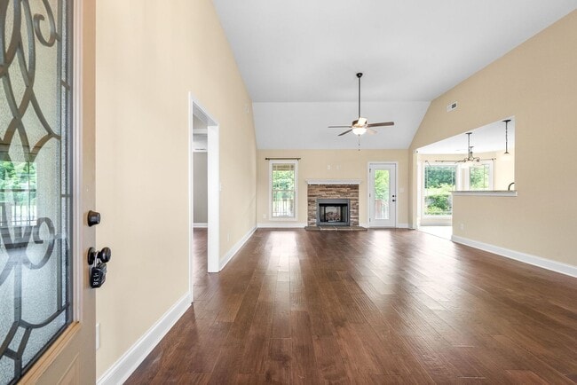 Photo - 3 Bedroom 2 Bath Home For Rent Near Post!