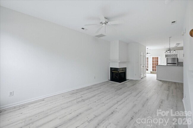 Photo - 6928 Creft Cir