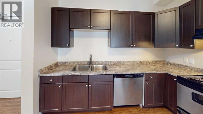 Photo - 10004-1097A 97A St