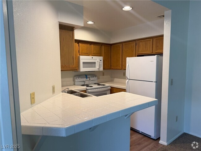 Building Photo - 2220 Pinetop Ln Unit 201 Rental