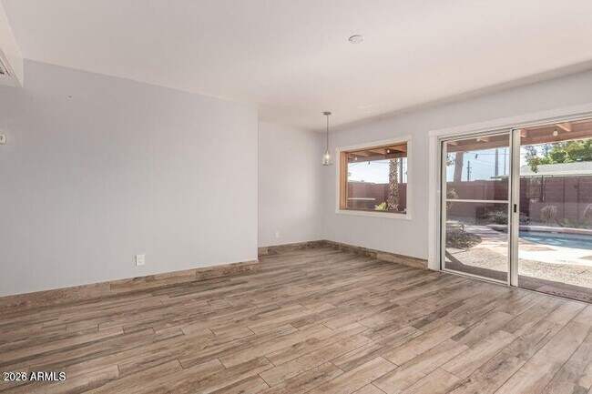 Photo - 307 W Santa Cruz Dr