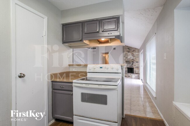 Photo - 22219 Diane Dr