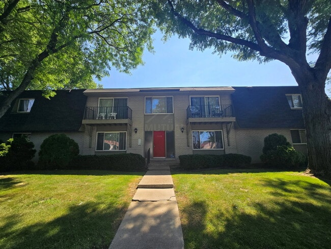 Building Photo - 19820 W 12 Mile Rd Unit 24