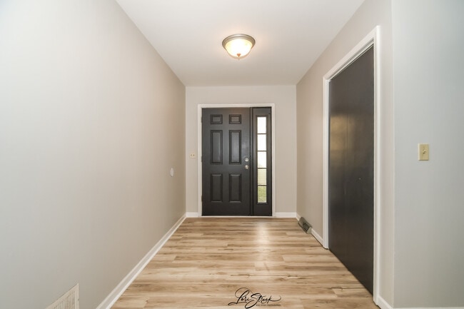 Photo - 605 S Raven Rd